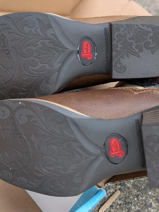 Justin Western Chellie Ankle Boots with Star-Spangled Design (new) - Picture 9 of 11